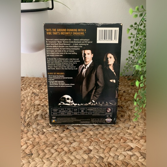 BONES Season 2 DVD Box Set. EUC - Picture 2 of 8
